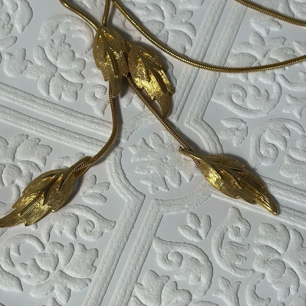 Vintage Gold Tone Y Drop Rope Chain Gold Brush‎ Leaf Pendant Bolo Style 16”- 19”